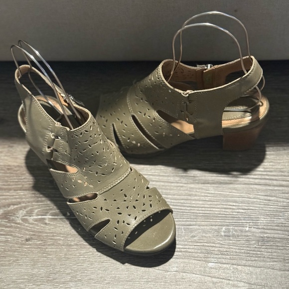 Bussola Leather Mary Jane Flats Shoes Sz 40 Taupe Open Toe Heel zip shoes sz 9 - Picture 1 of 9